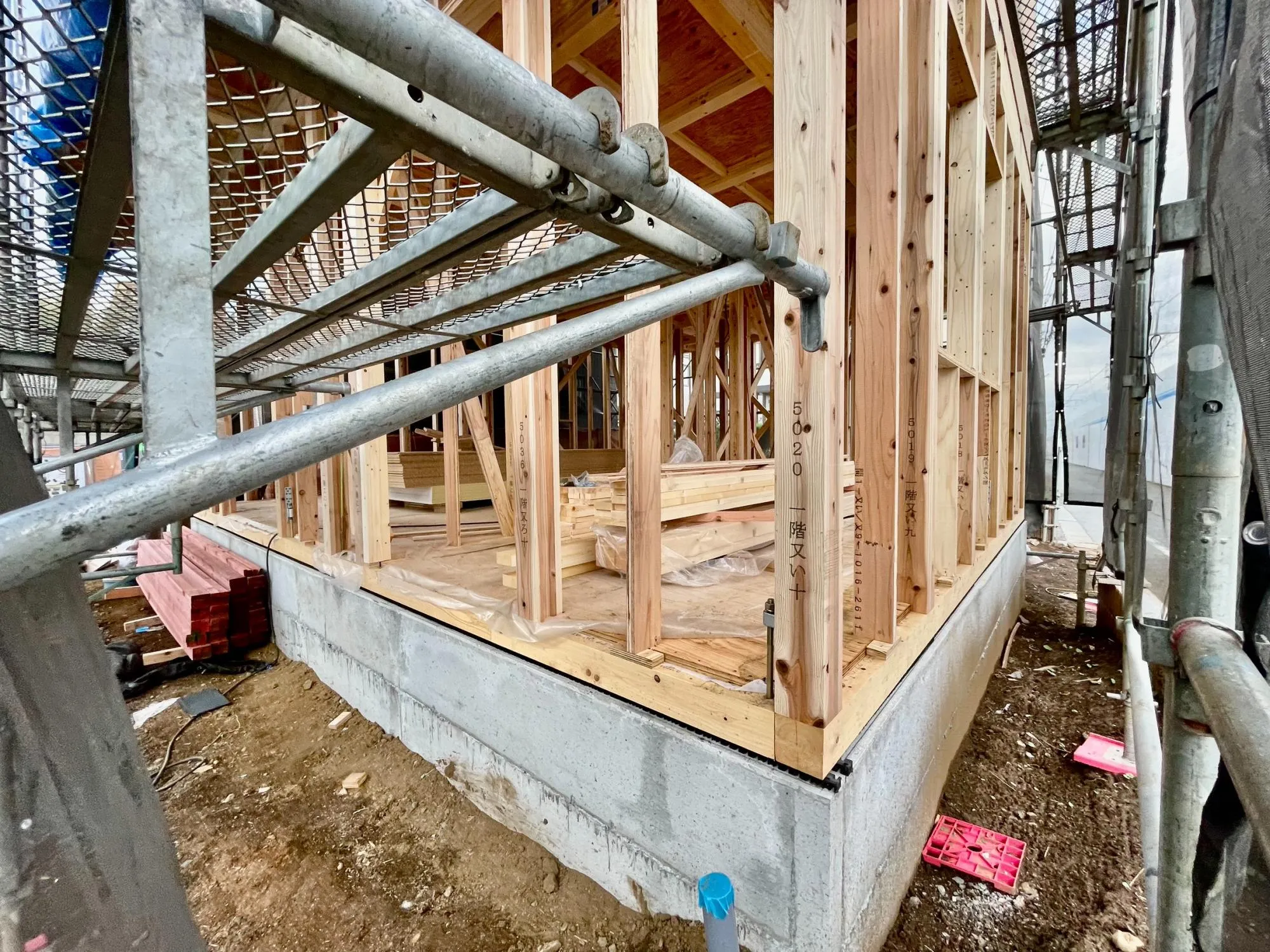 【外観　建築中】