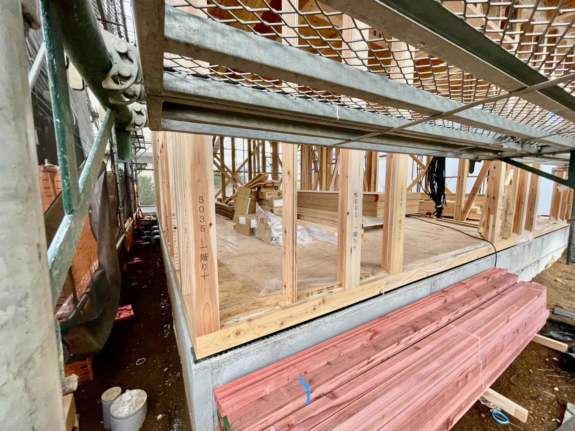 【外観　建築中】