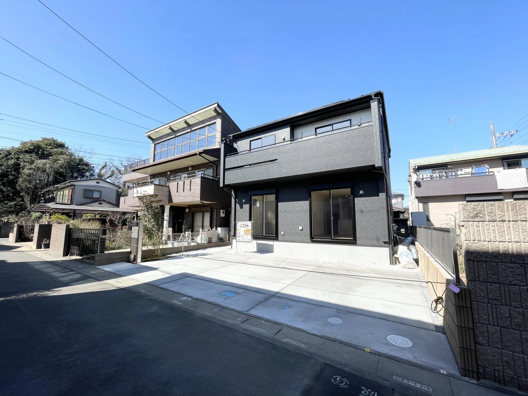 【外観写真】様々な税制優遇が受けられる、長期優良住宅です!永く住み続けられるこだわりの構造と、折上天井やアクセントクロスなどを施した、デザイン性にも配慮しています♪