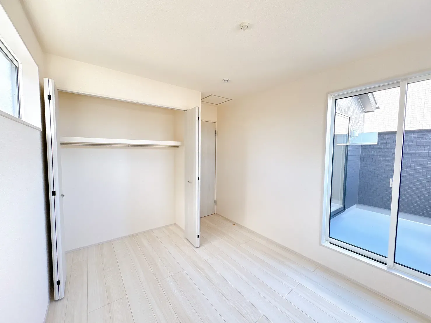 【クローゼット】全居室収納を設けることで、デットスペースを減らし居住空間を最大限に活用!家族それぞれの荷物をすっきり収納可能◎