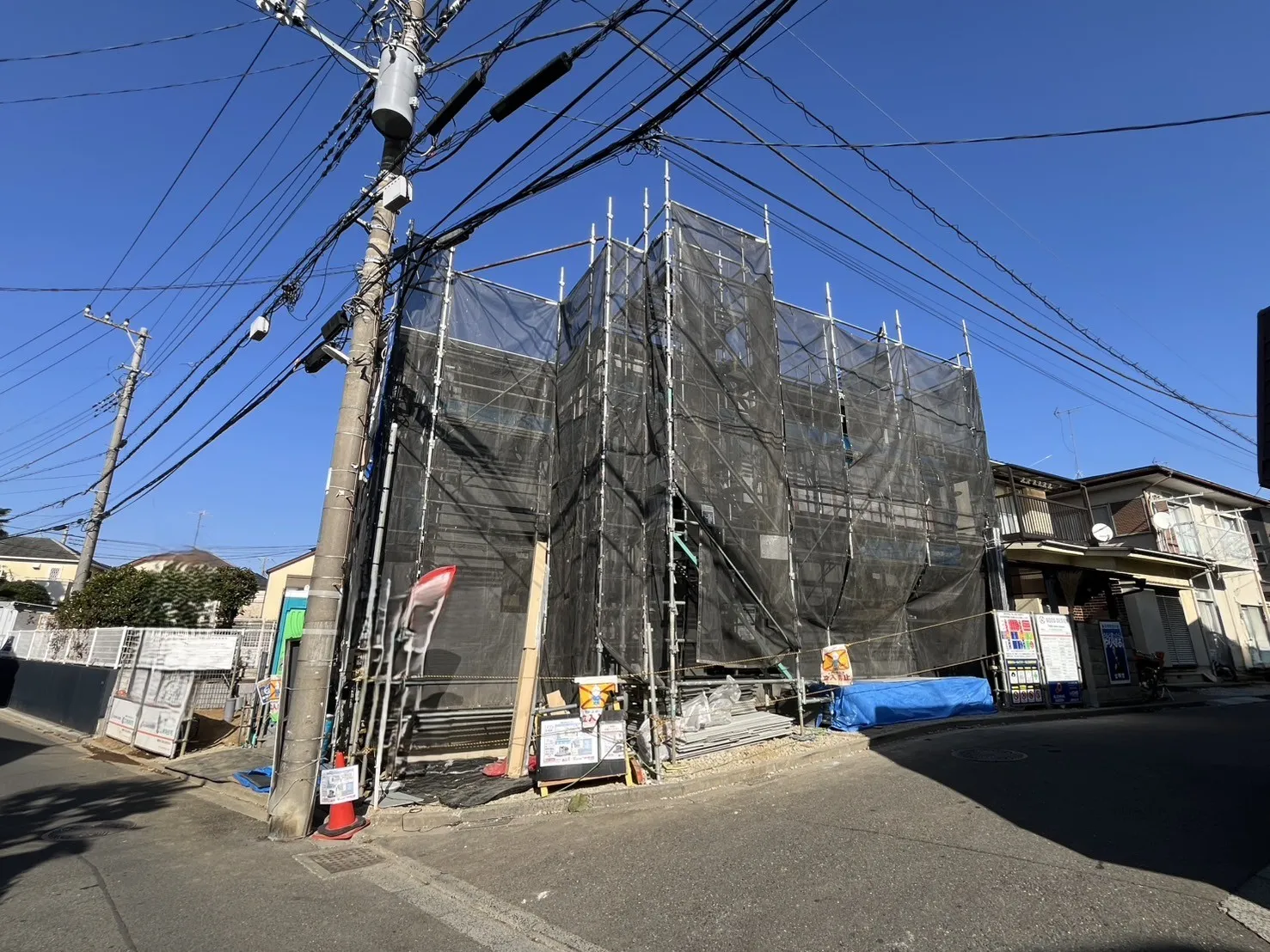 【販売現地】太陽光パネル標準装備♪