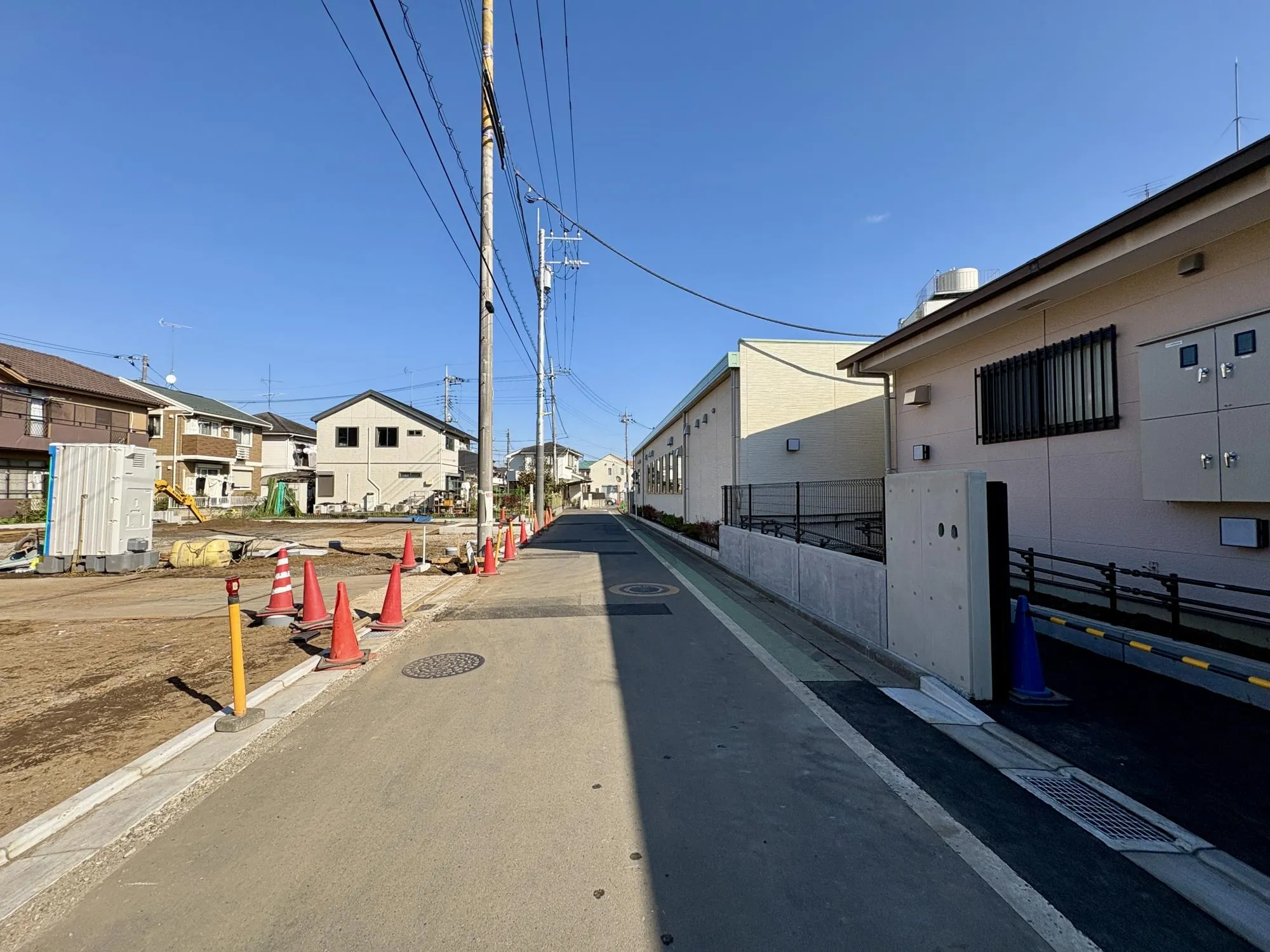 【前面道路含む現地写真】