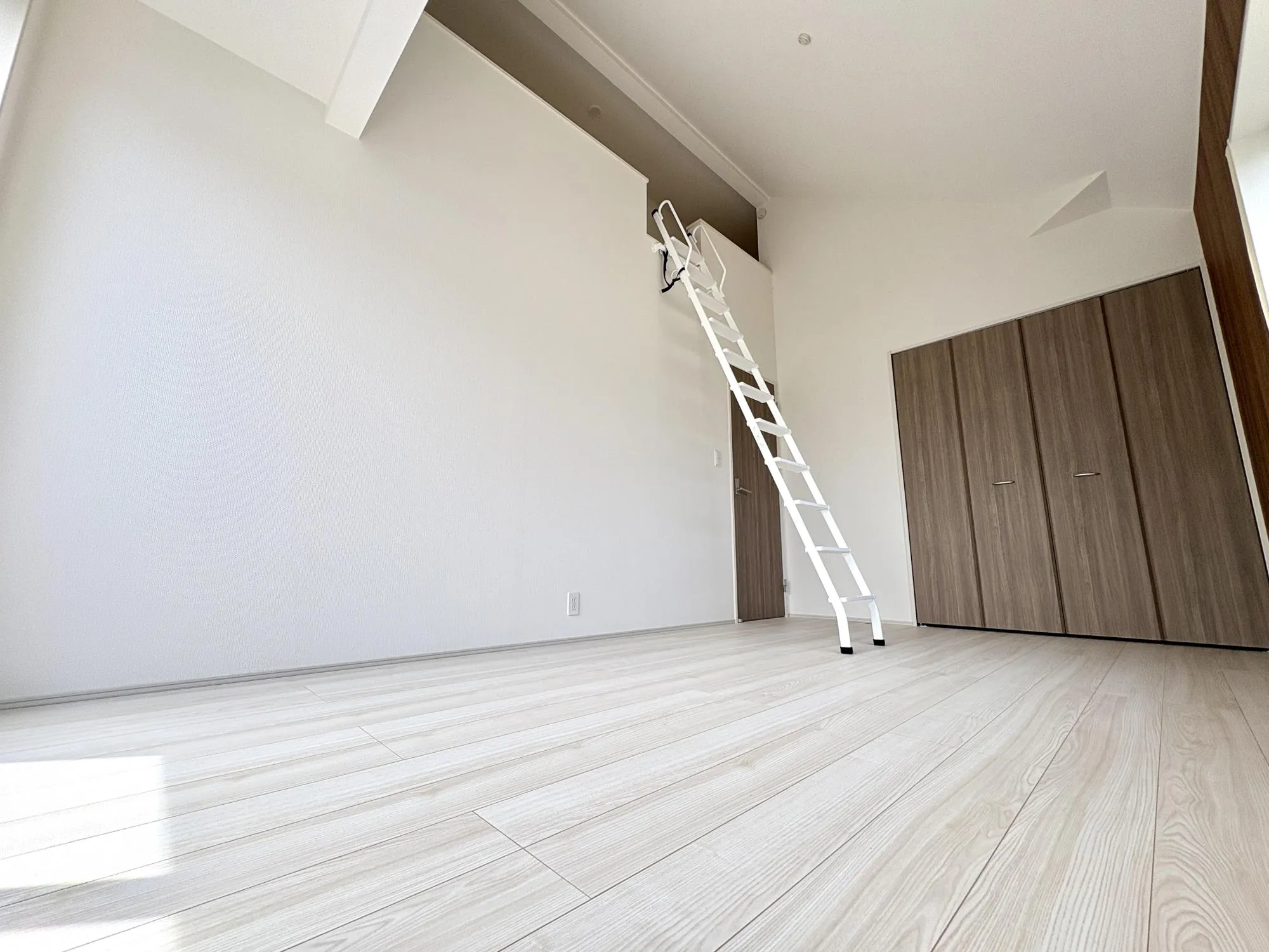 【5号棟/洋室(7.5帖)】