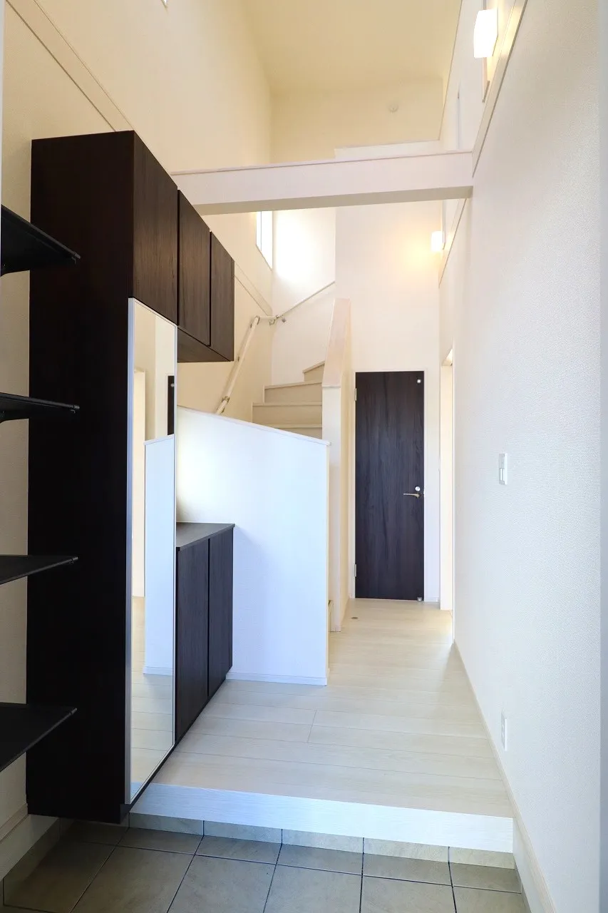 【1号棟玄関吹き抜け】