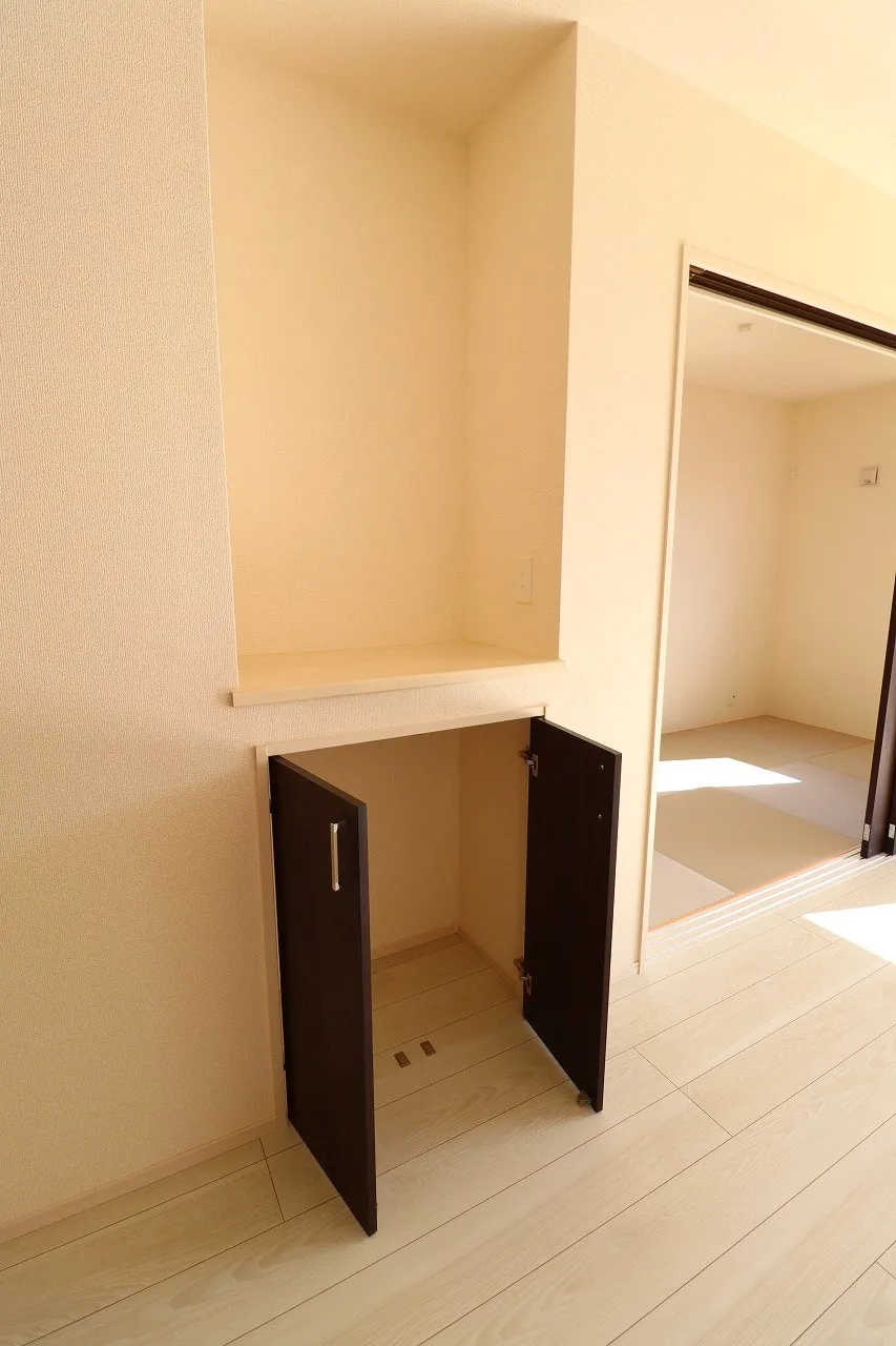 【1号棟リビング収納】