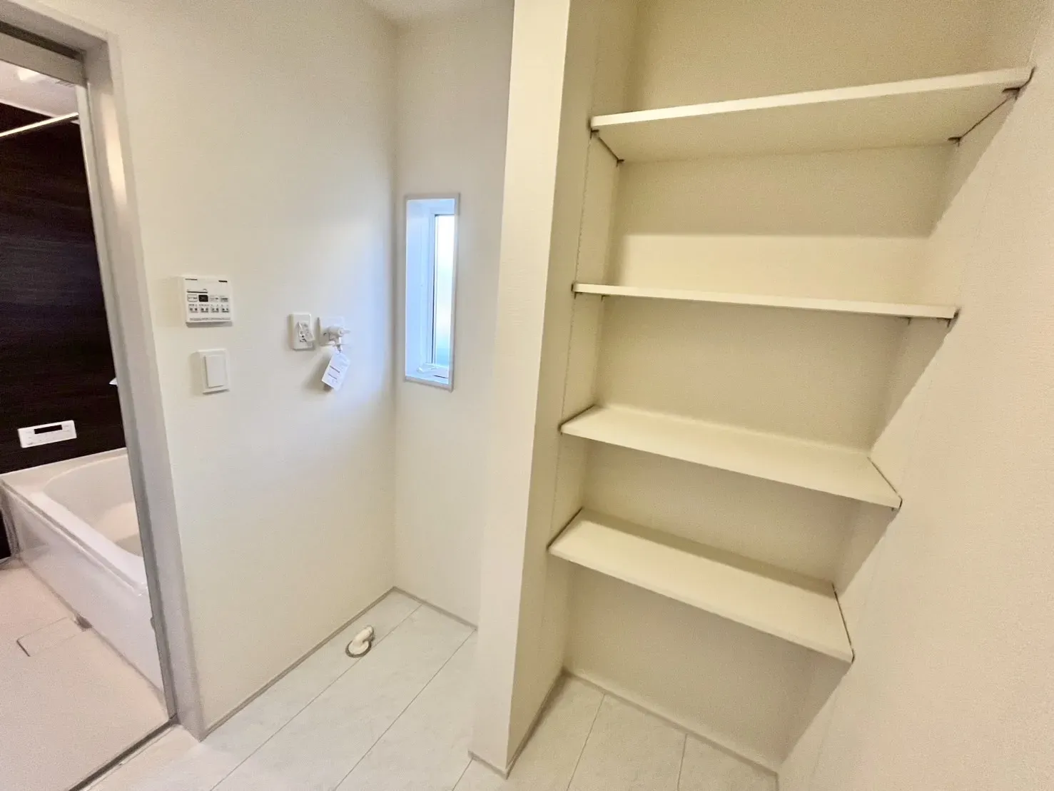 【2号棟/洗面室収納】