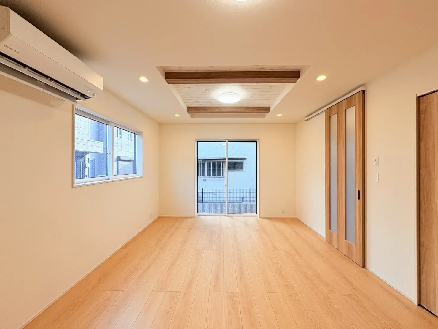 【リビングダイニング】