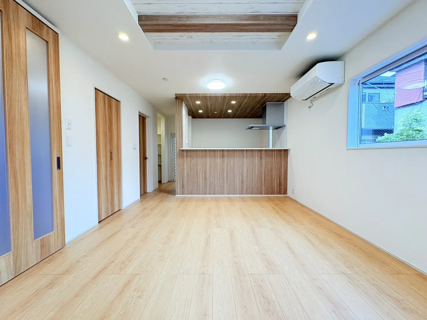 【リビングダイニング】