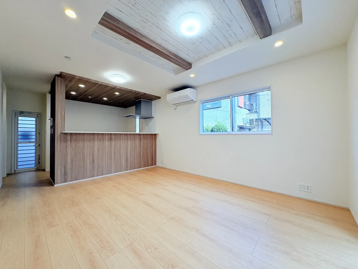 【リビングダイニング】