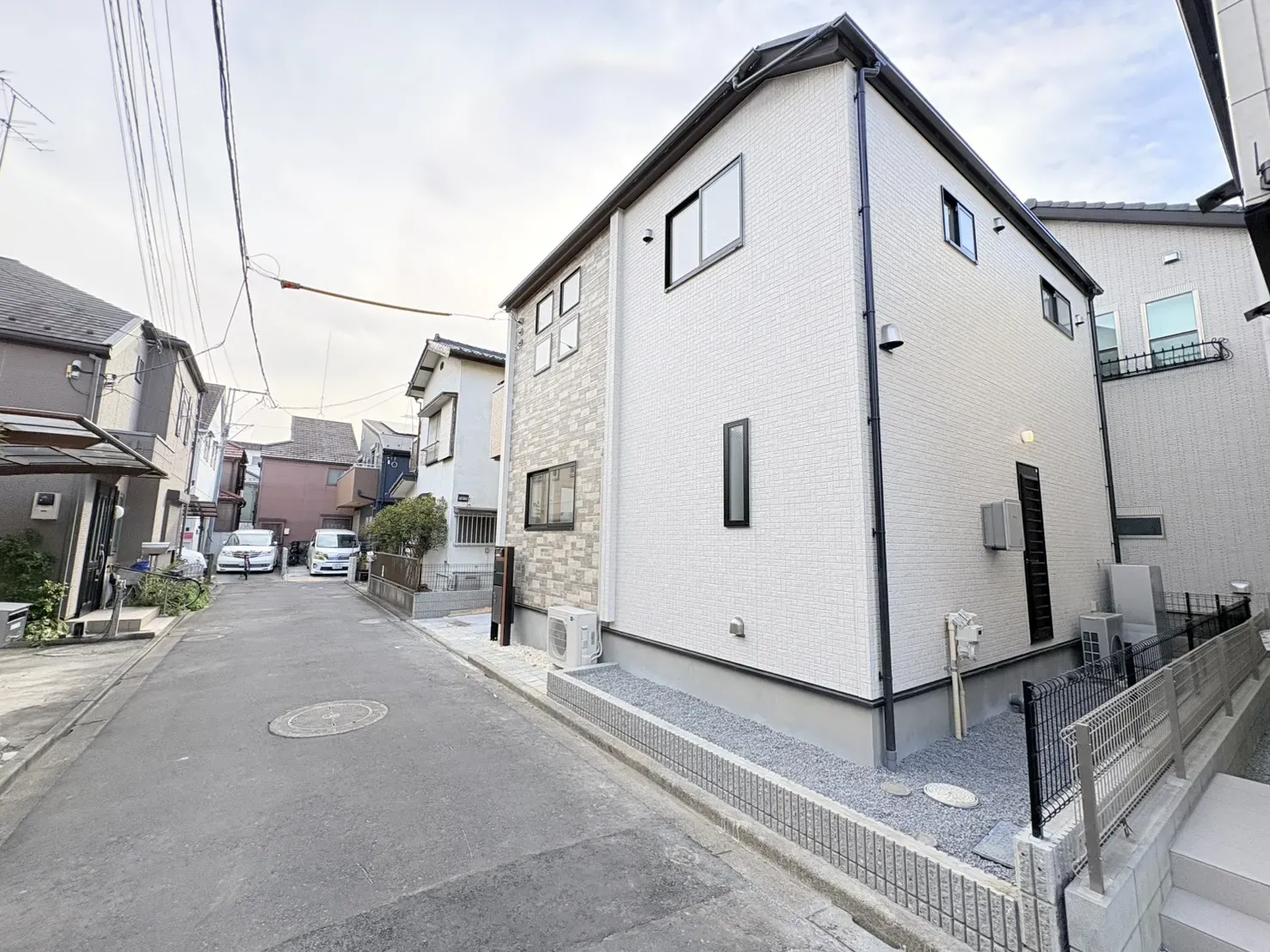 【前面道路含む現地写真】