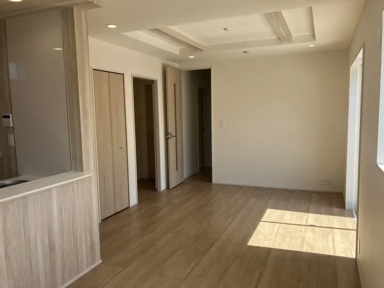 リビングにはアクセントクロスを配置しています☆落ち着いたお部屋の雰囲気をつく上げています♪			
