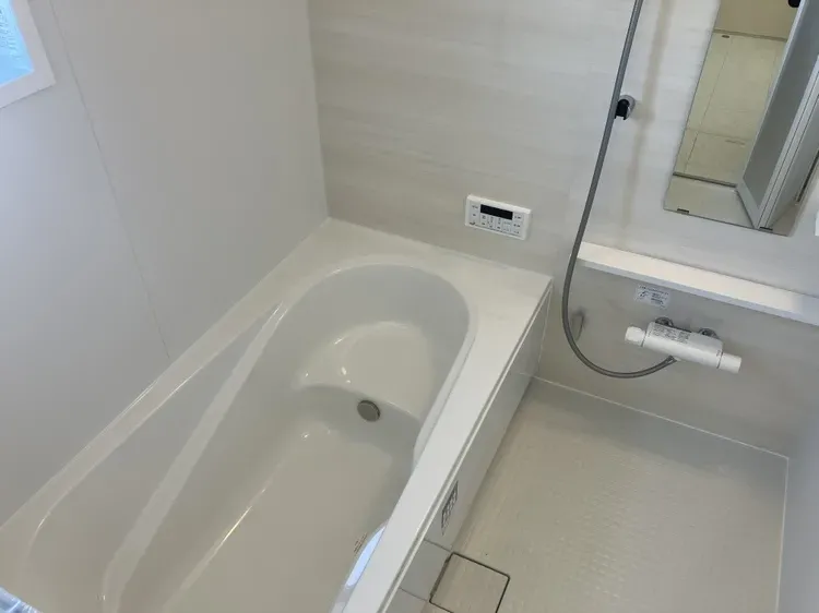 一日の疲れをゆっくり癒せる、落ち着いた雰囲気のバスルームです!
