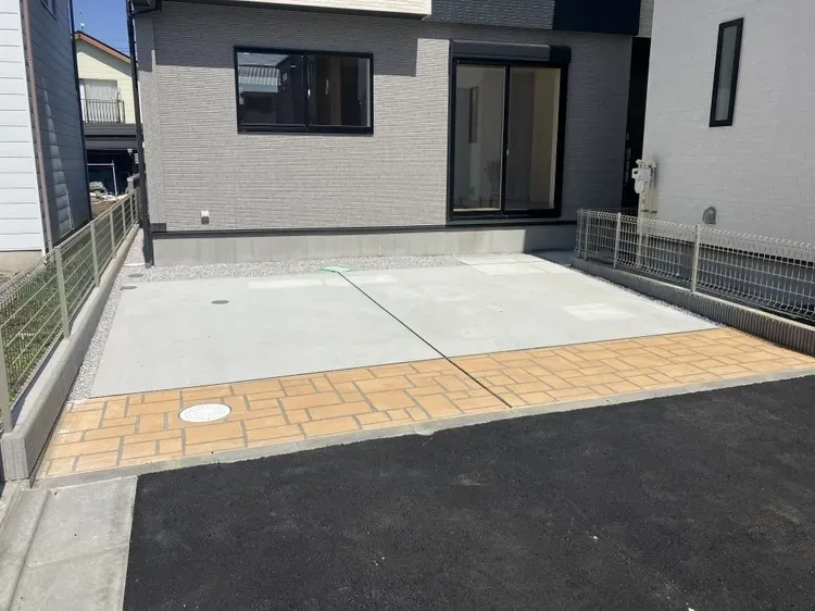 駐車スペースも十分に確保しており、リビングの窓から大きな荷物をそのまま入れることも出来ます!								

