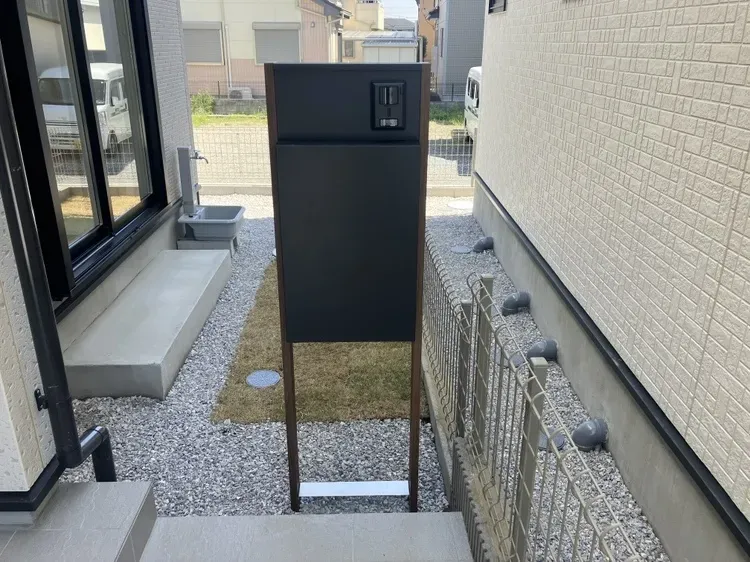 荷物の受け取りに便利な宅配ボックス付きポストで、不在時でも安心です!