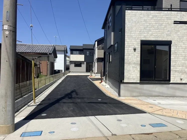 見通しの良い前面道路で、毎日の通行やお車の出入りも快適に行えそうです!						
