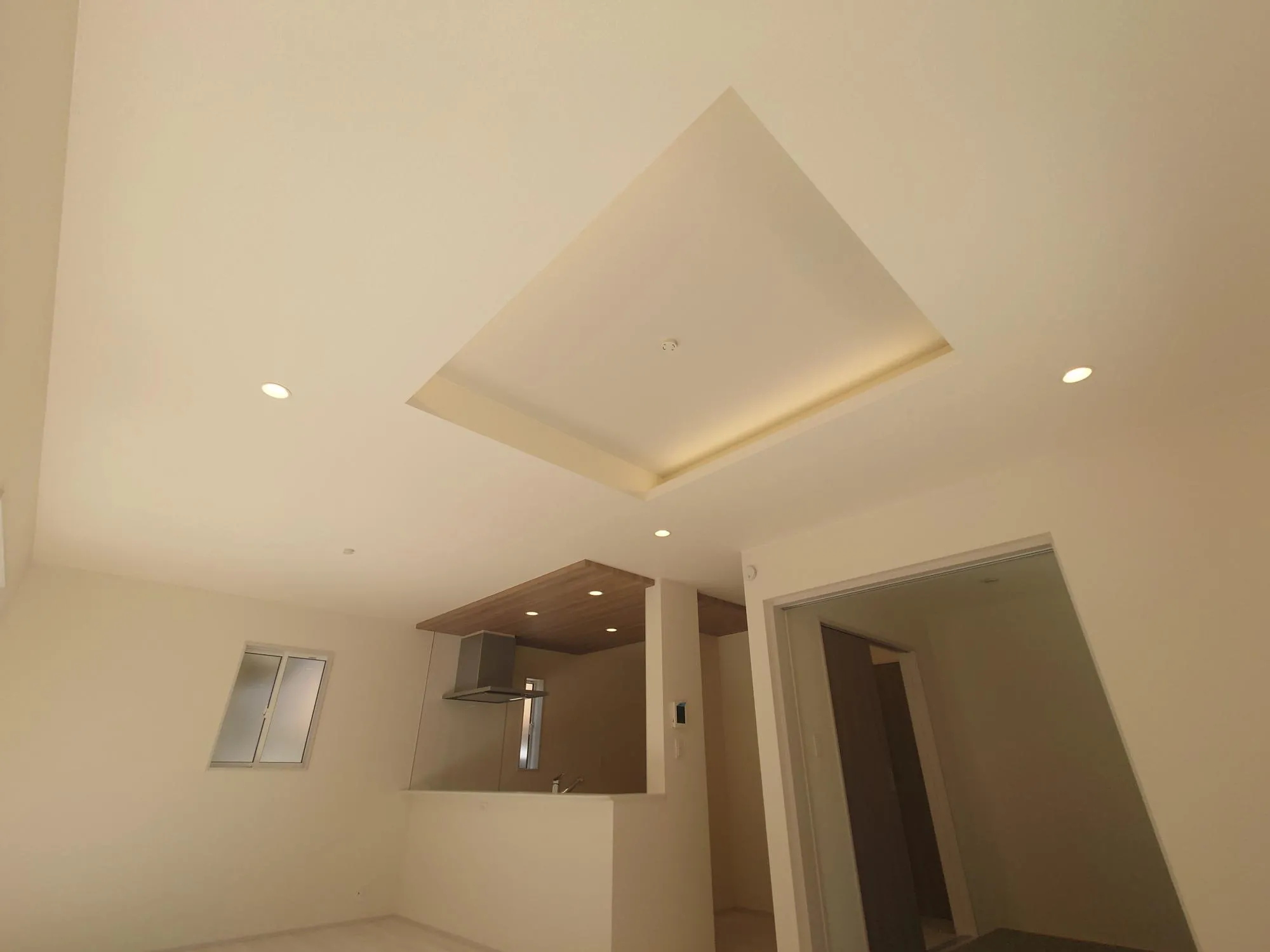 1号棟:間接照明付き折上天井