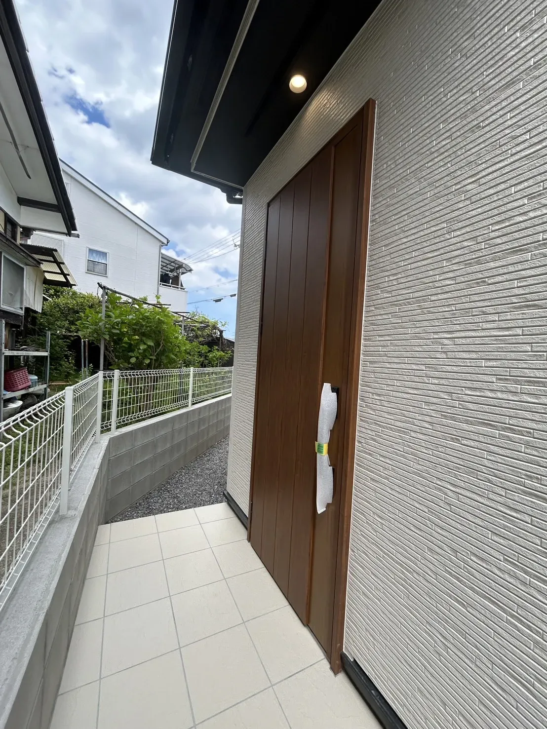 【①号棟玄関ポーチ】
