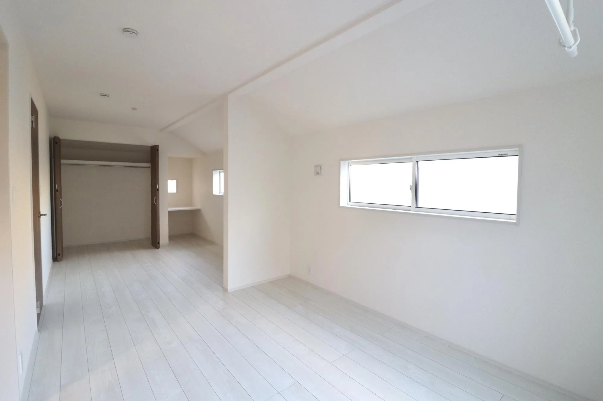 洋室11.25帖(壁設置で、2部屋に分割可)