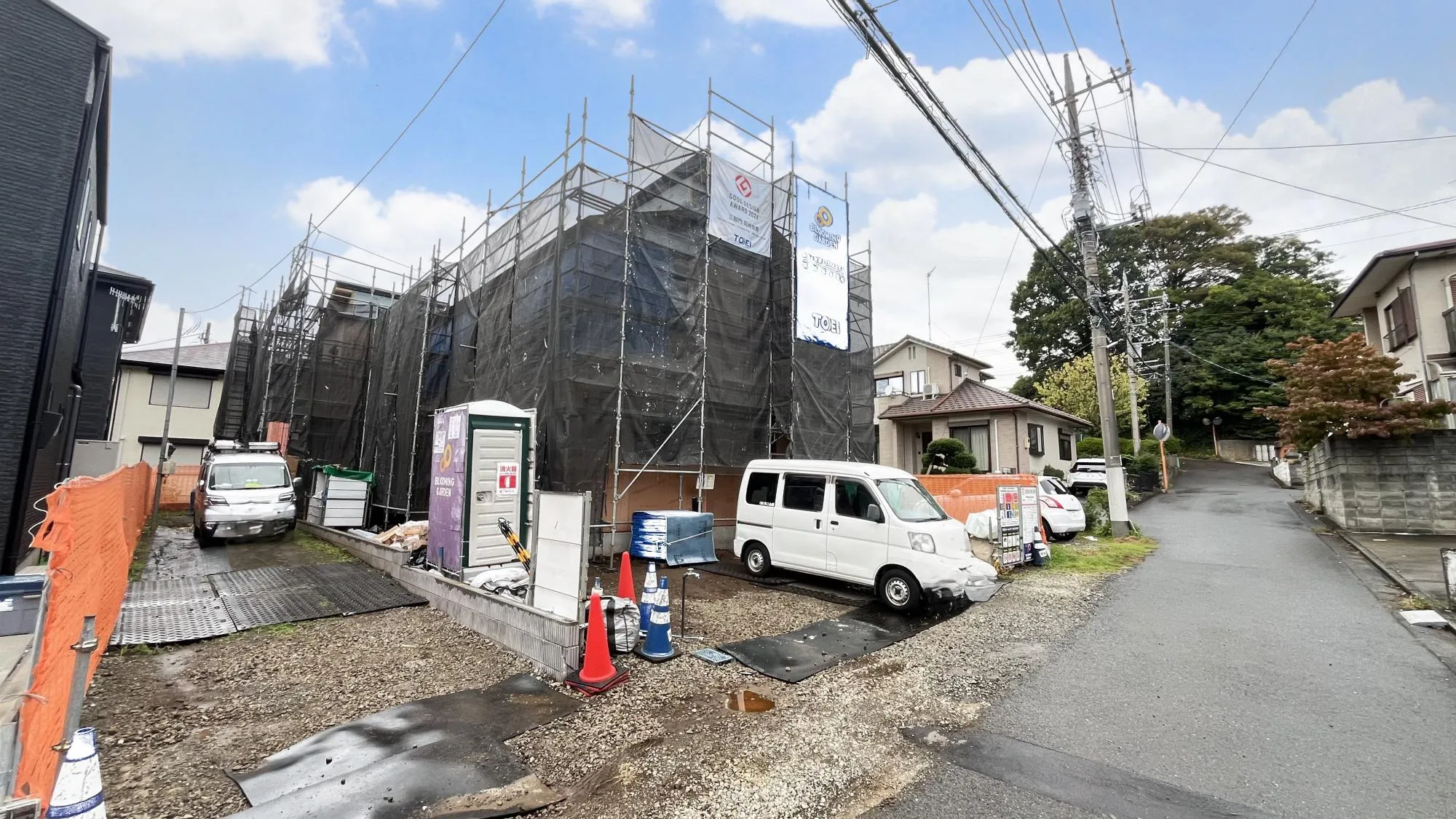 2号棟は、人気のある玄関吹抜を採用しており、明るく開放感のある空間を演出しております!