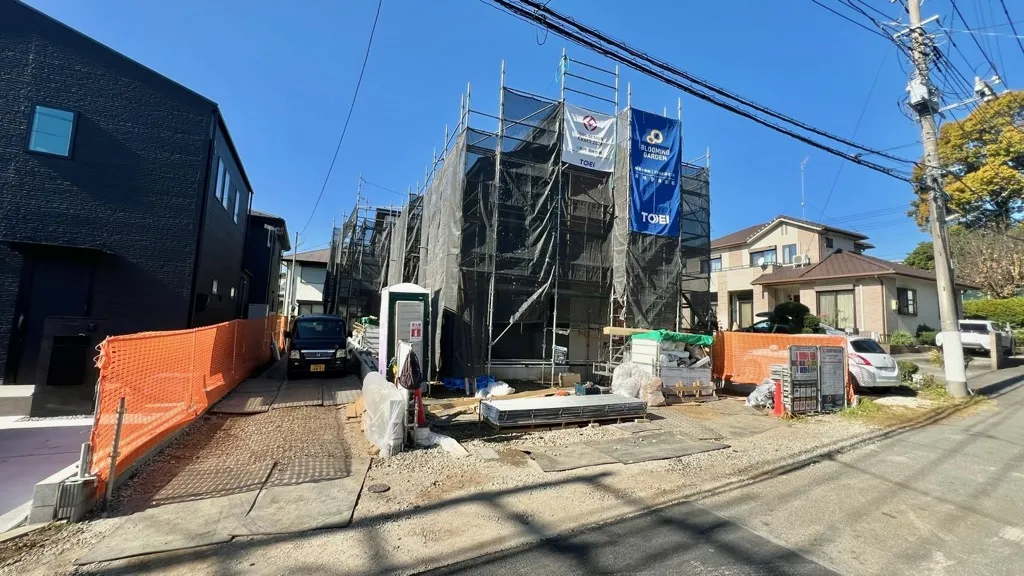 当社売主!
上棟いたしました♪
完成物件で仕様等のご案内も可能です。