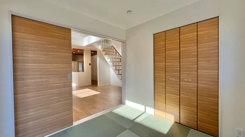 <1号棟>
和室4.5畳
小さいお子様を寝かすのに、最適です!