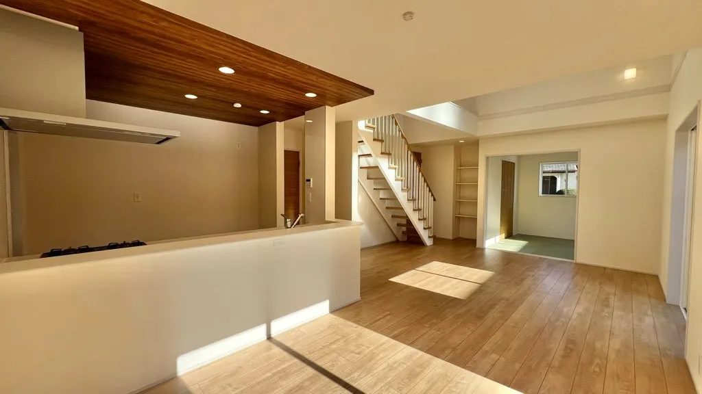 <1号棟>
家事導線の良い間取り、和室や吹抜けがあるので広々使用できます。