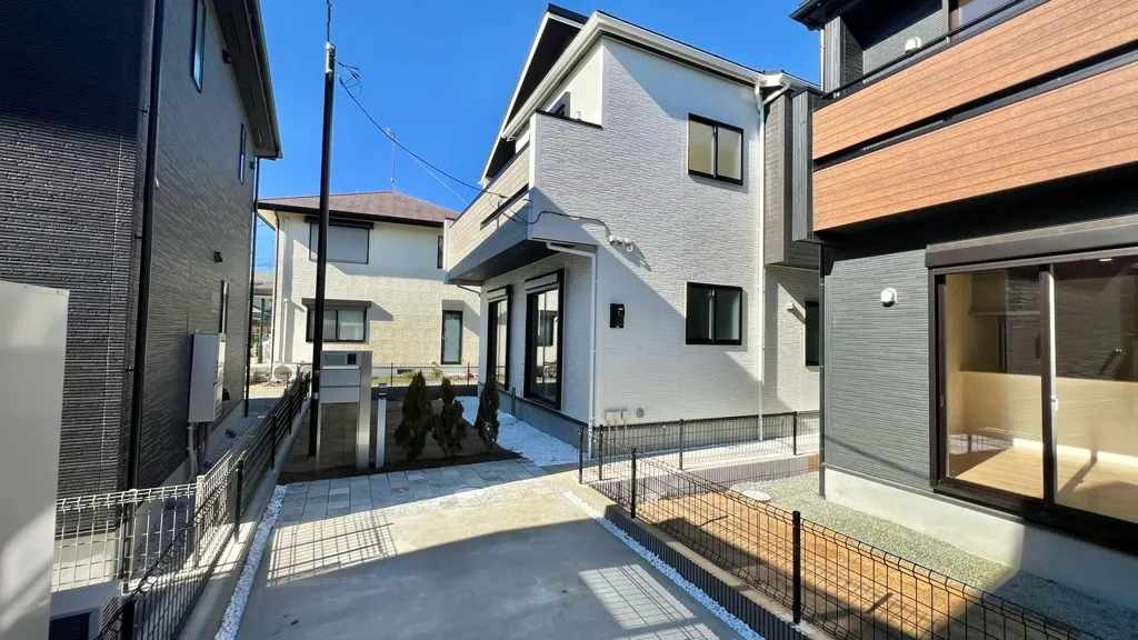 <2号棟>
カースペース3台駐車可能!