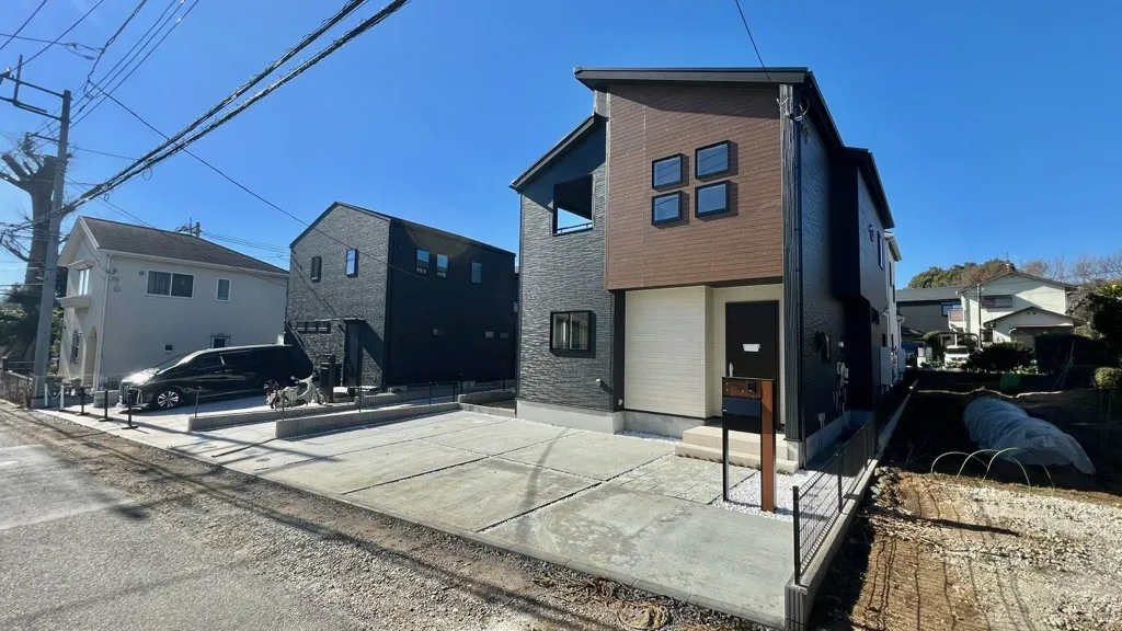 <1号棟>
新外観デザイン!3種類のサイディングを組み合わせております!