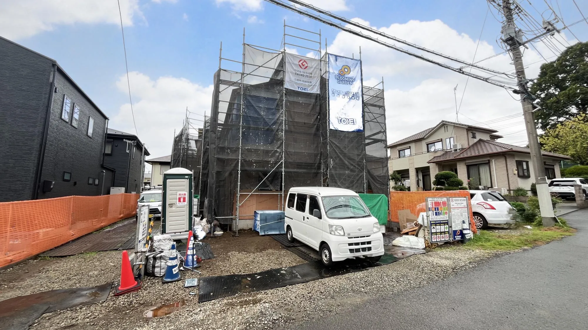 2号棟:リビングには弊社人気の折上天井+ポップアップ天井を採用!