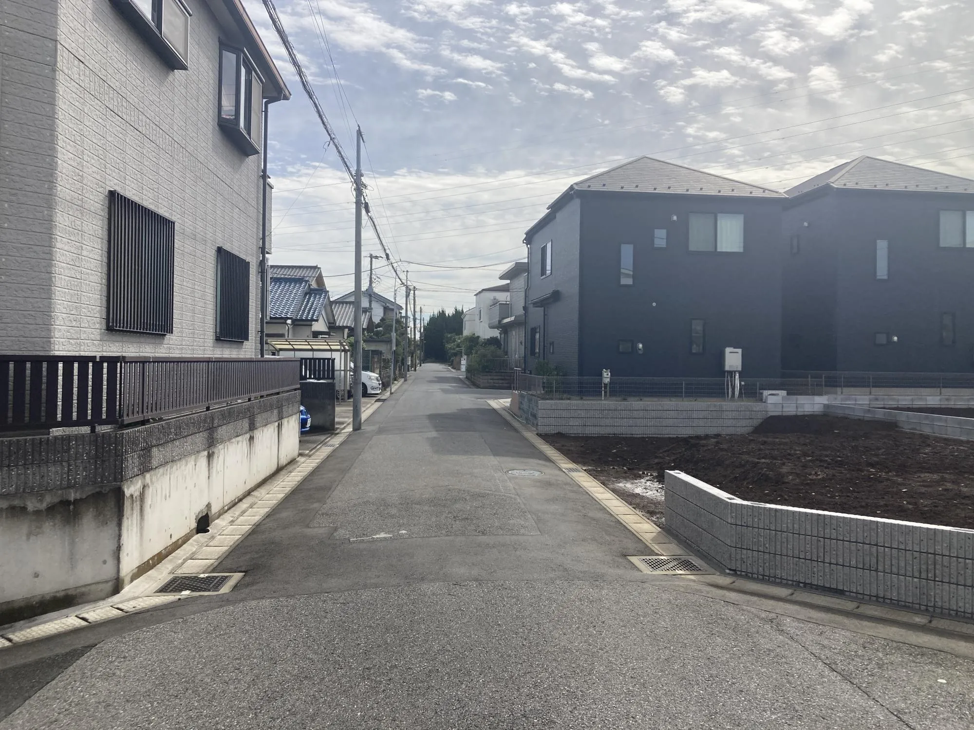 現地東側前面道路