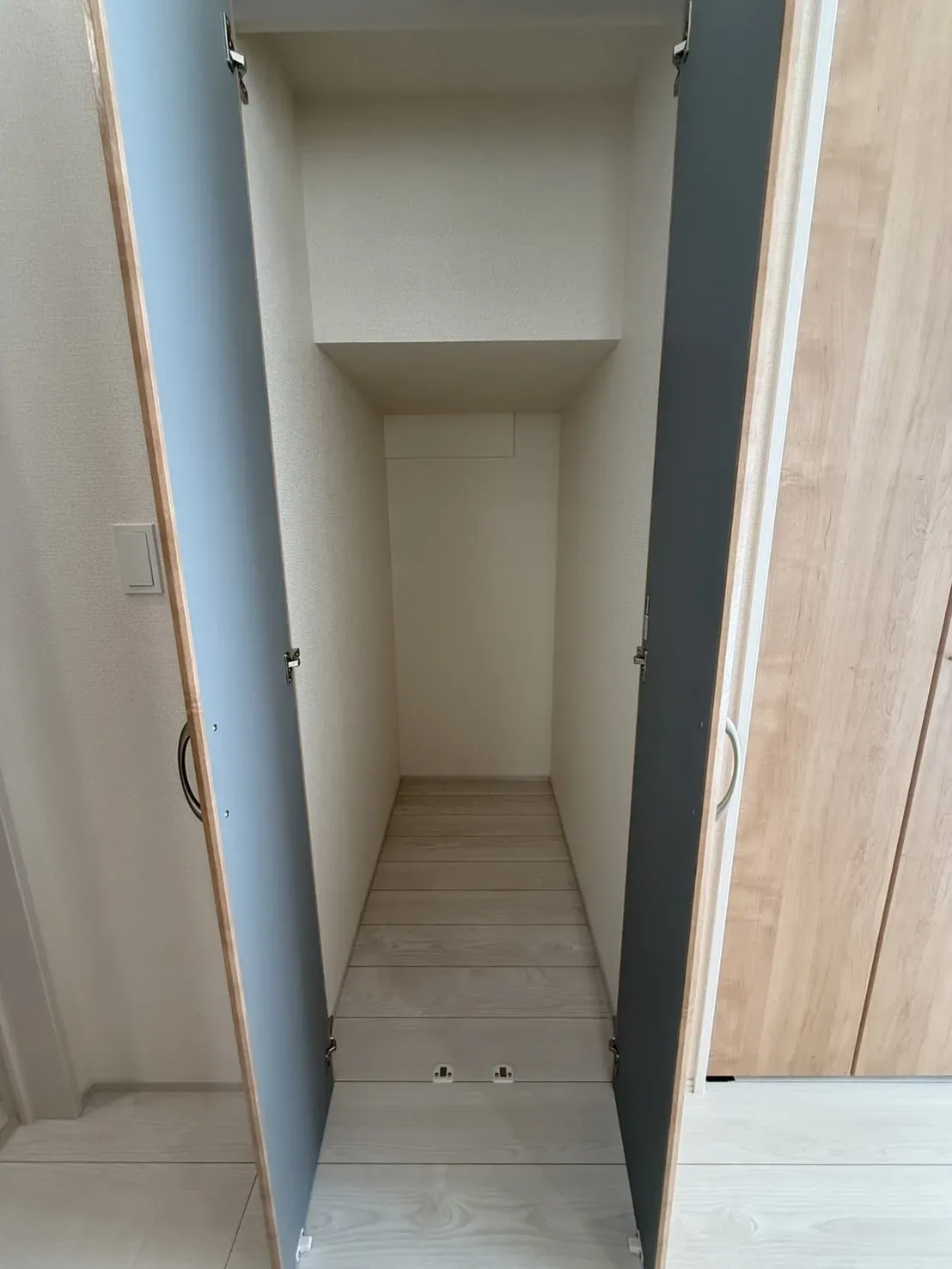 ①キッチン横収納