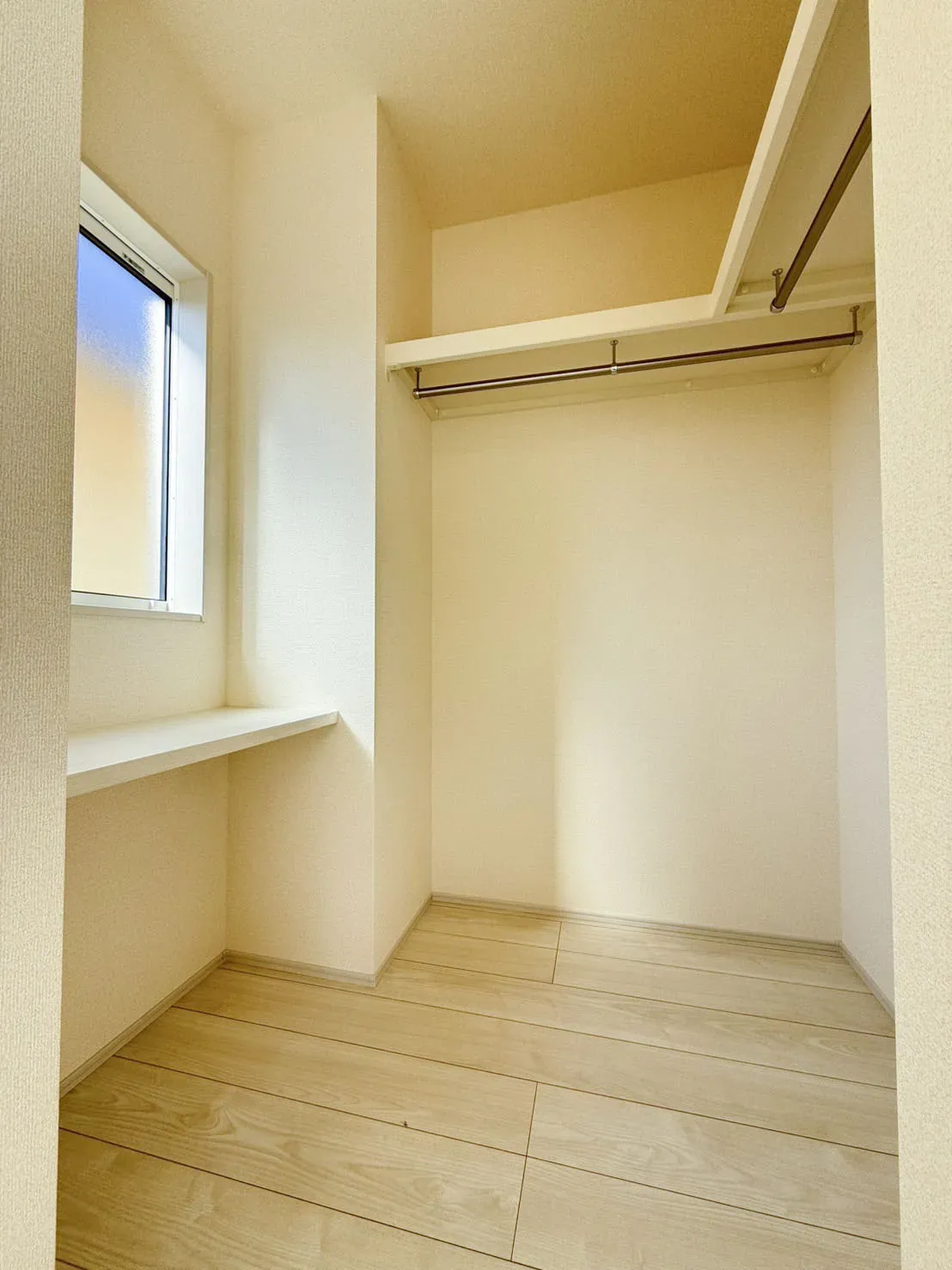 ①2階11.75帖洋室WIC