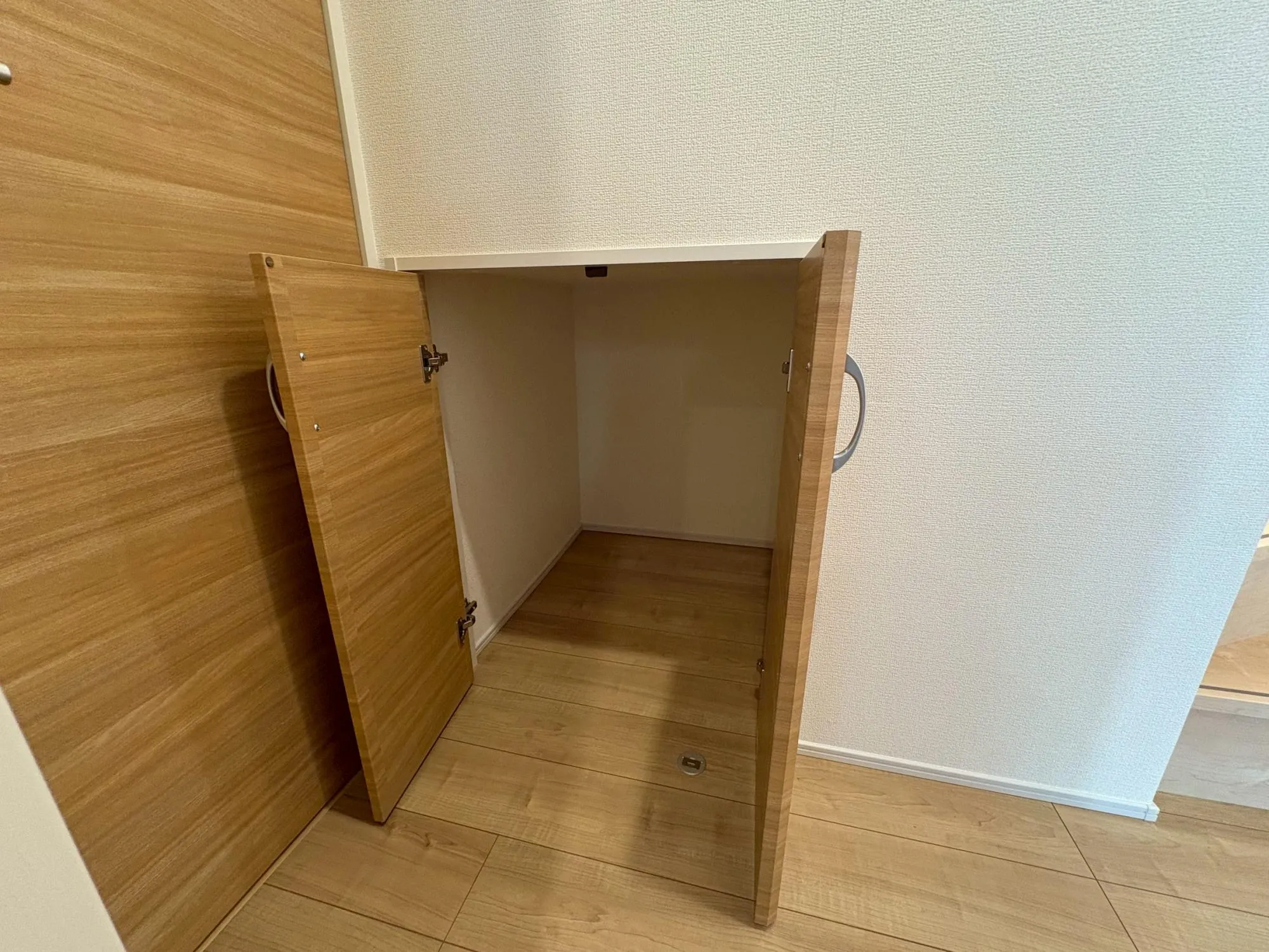 便利な階段下収納