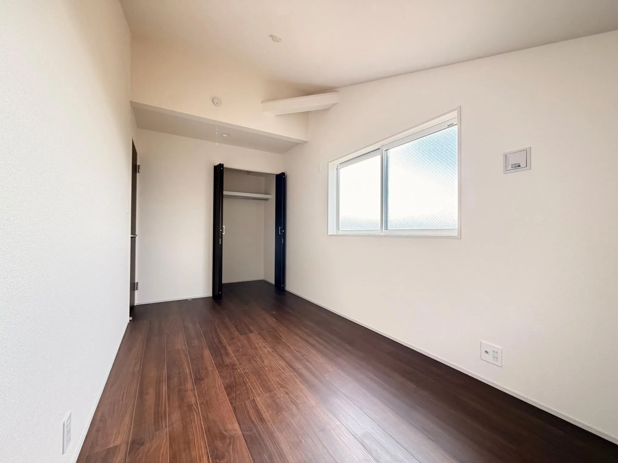 6.25帖洋室(勾配天井)