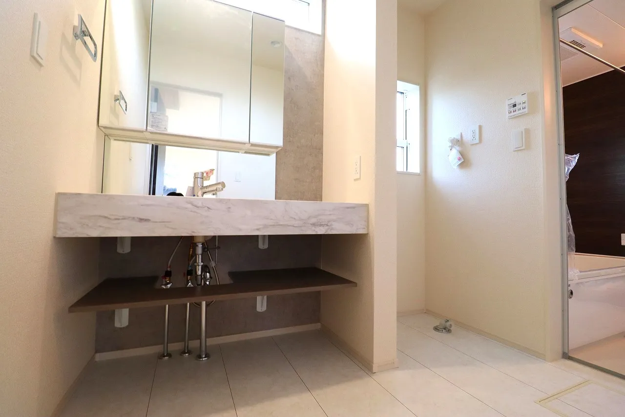 【1号棟洗面所】