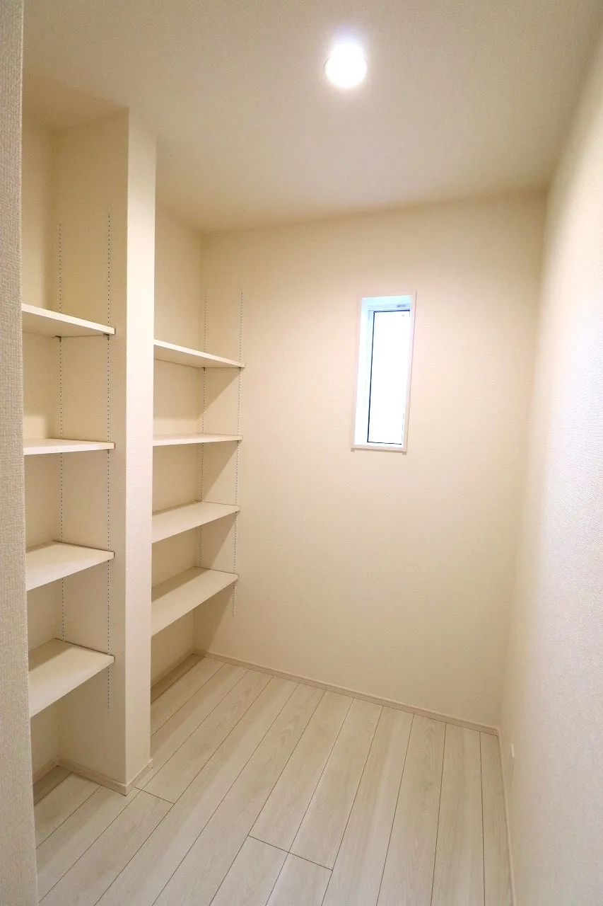 【4号棟パントリー】