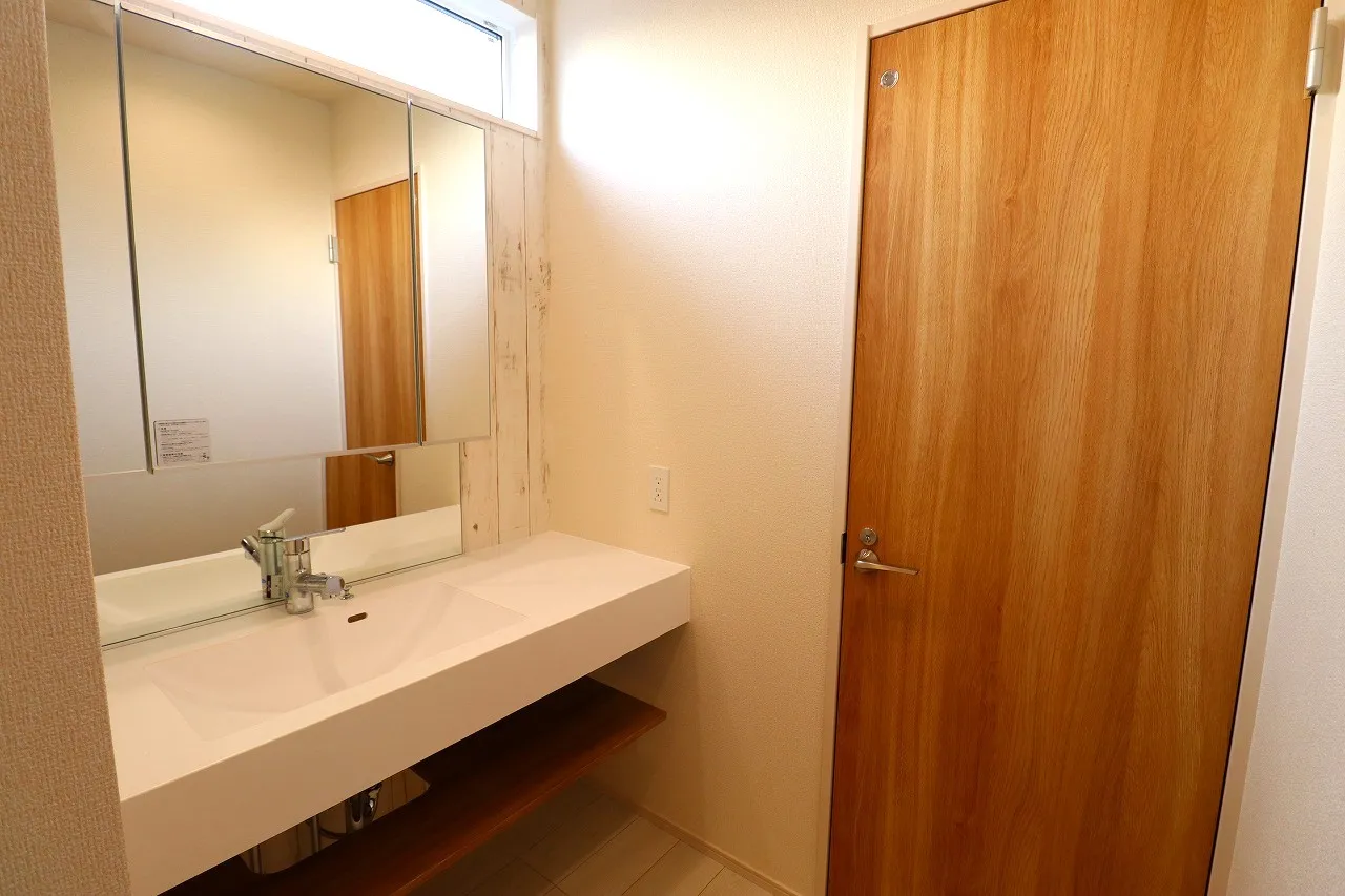 【4号棟洗面所】