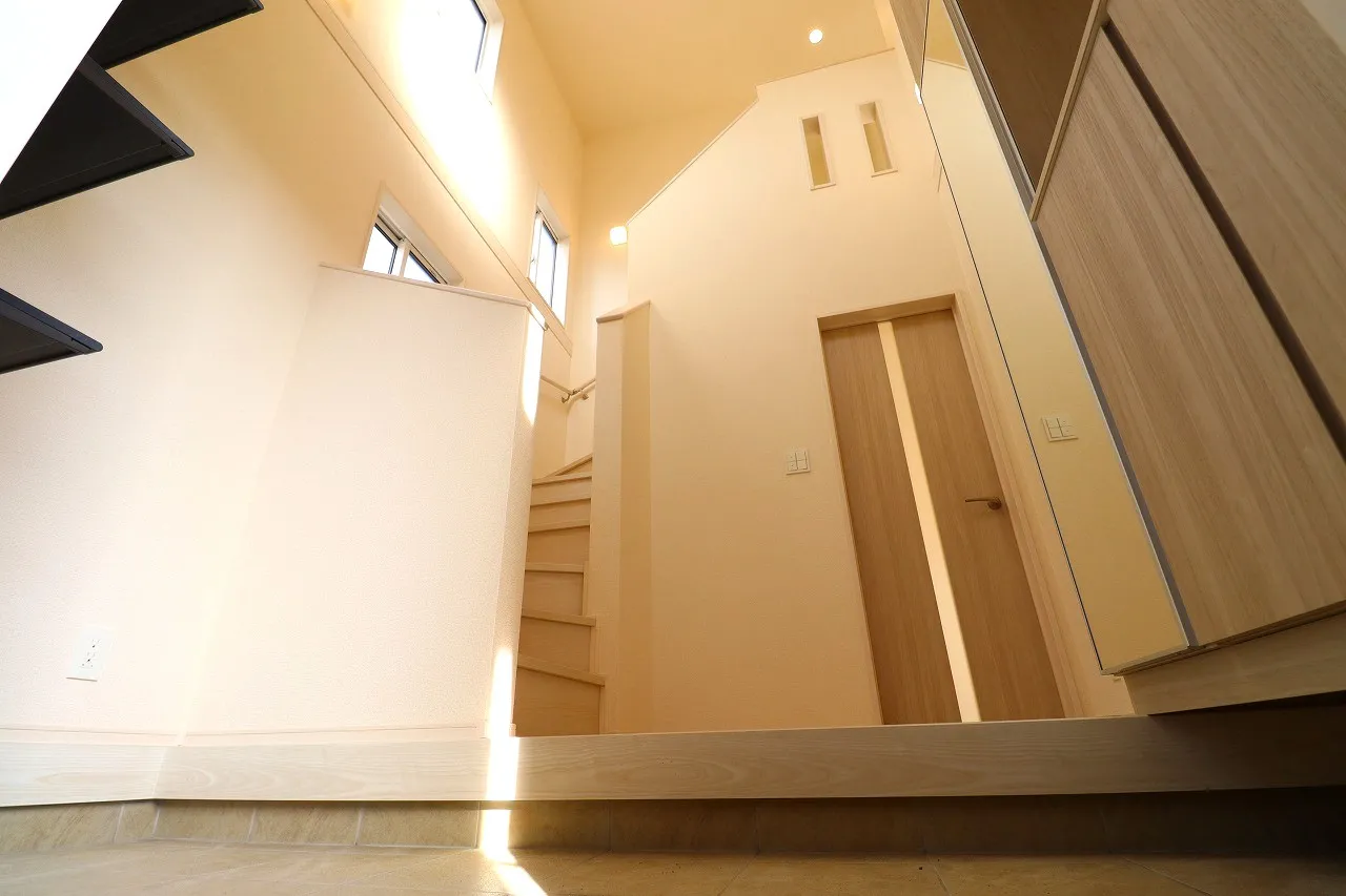 【玄関吹き抜け】