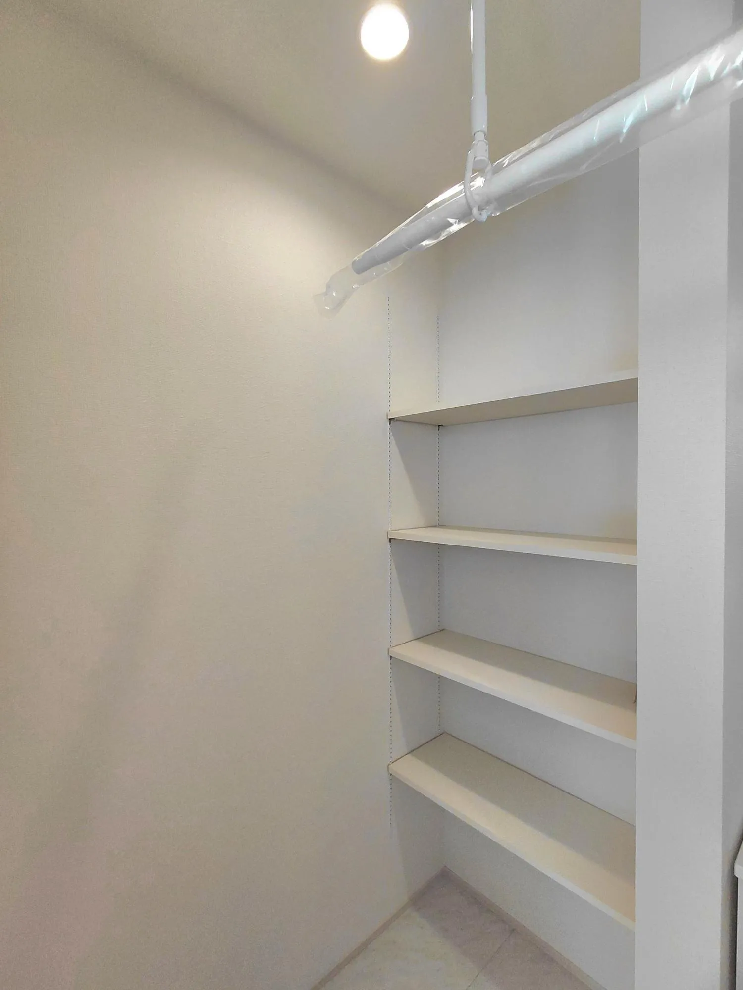 洗面所　可動棚