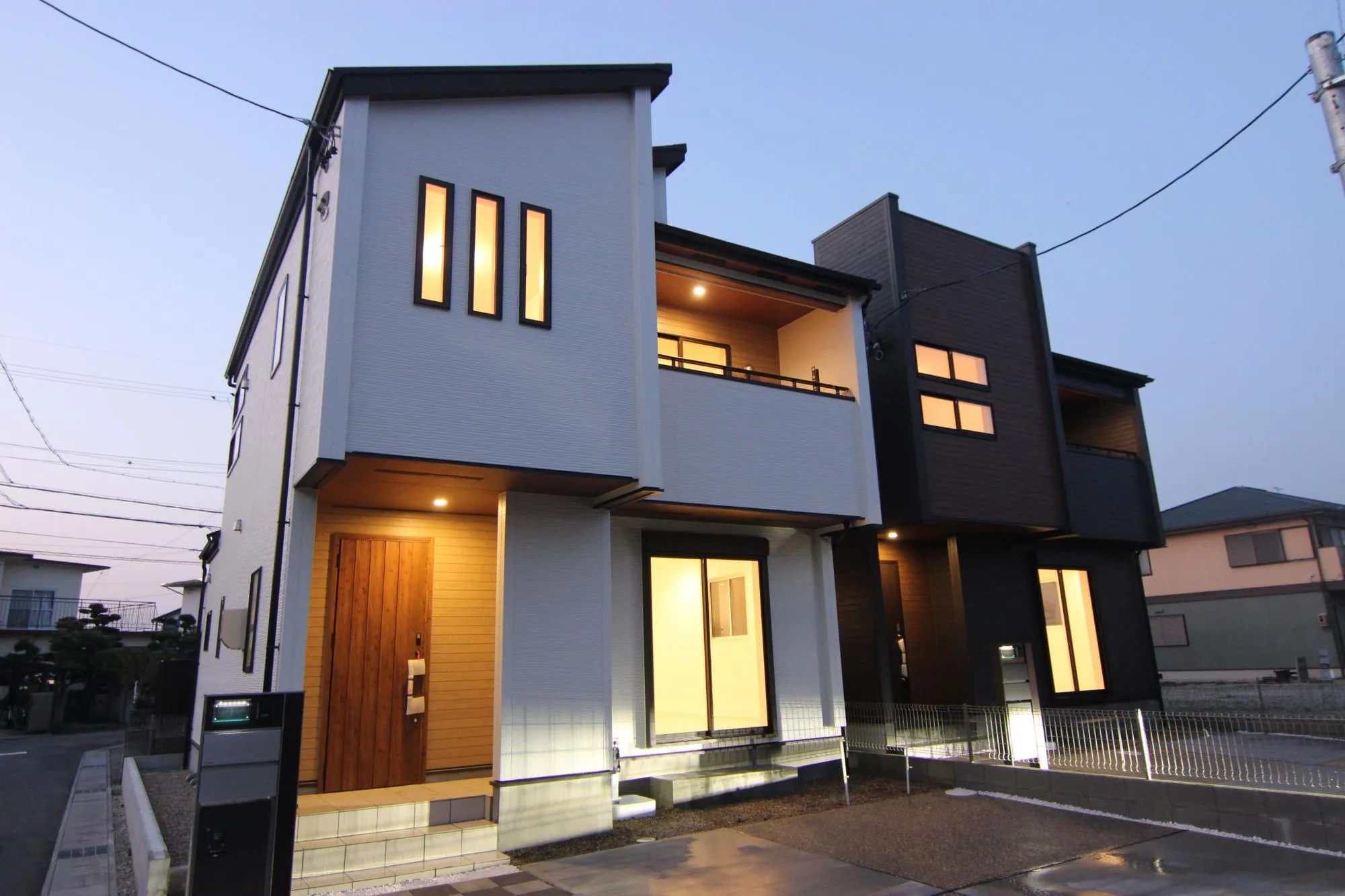 【夜写真】JR関西本線、名鉄尾西線
「弥富」駅まで徒歩10分。
近鉄名古屋線「近鉄弥富」駅まで徒歩12分。