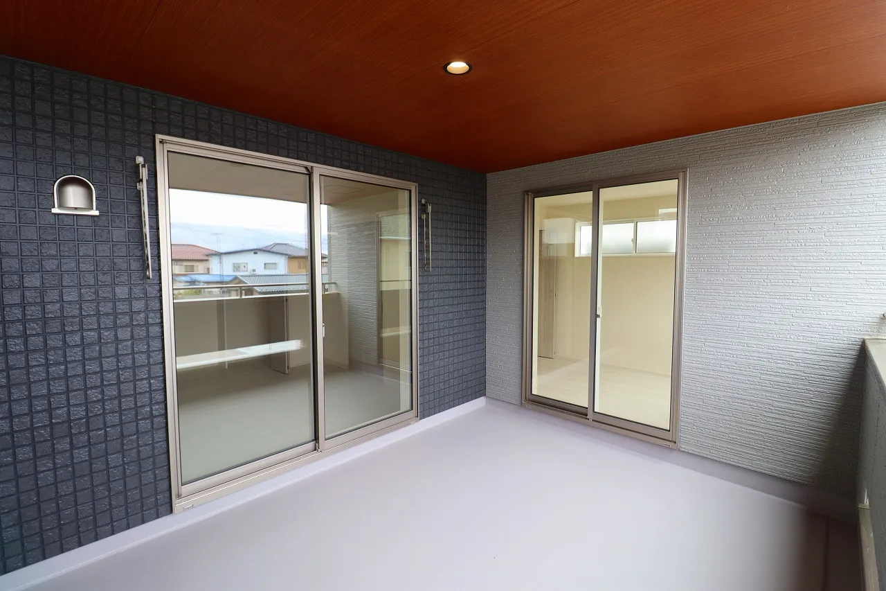 【2号棟インナーバルコニー】