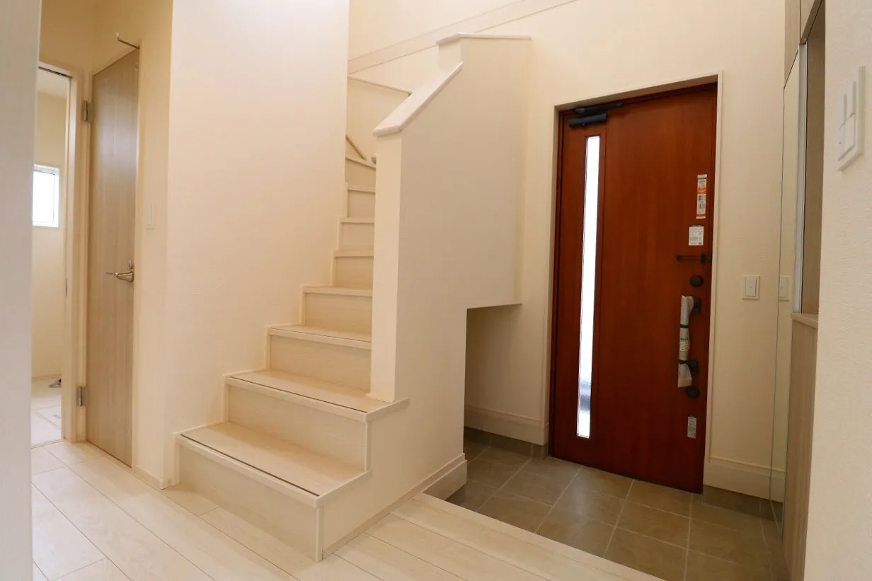 【2号棟玄関吹き抜け】