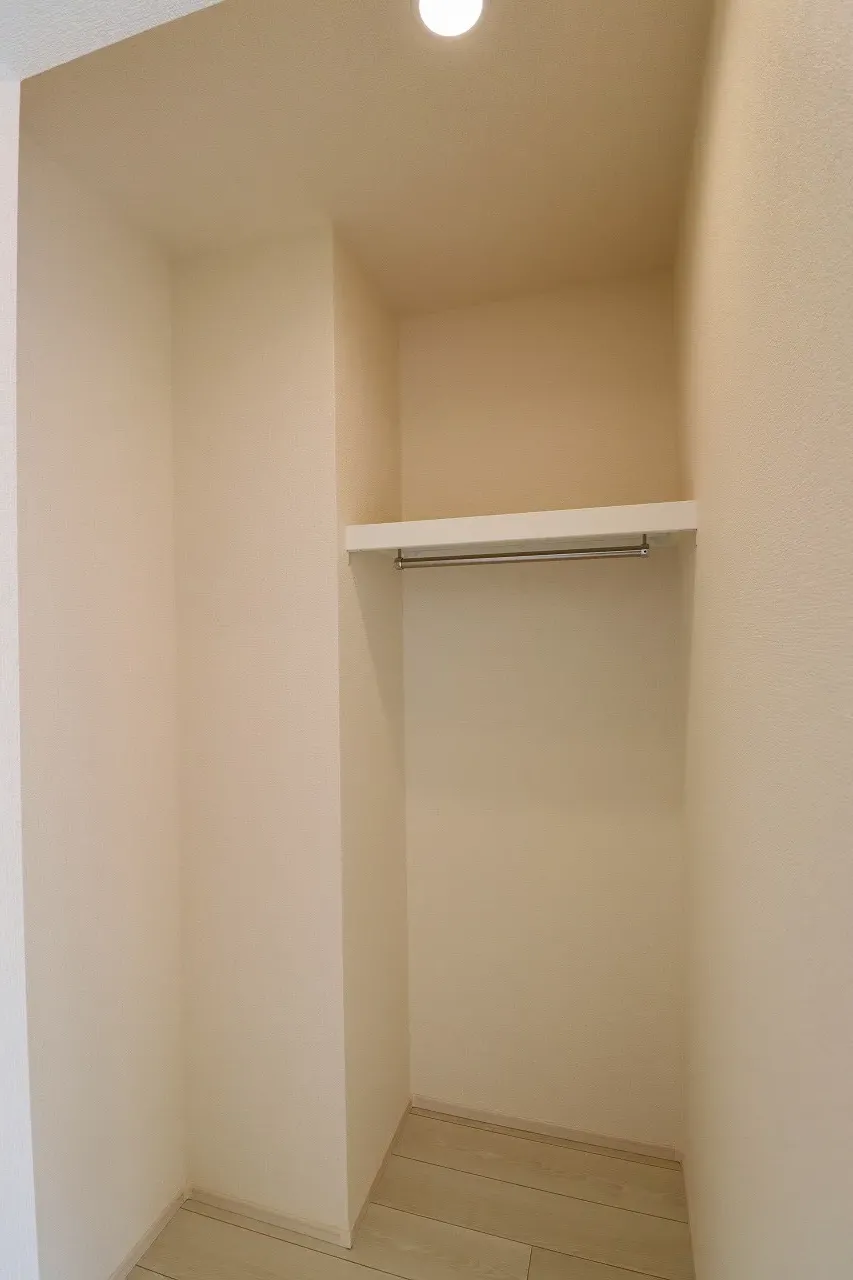 【2号棟リビングクローク】