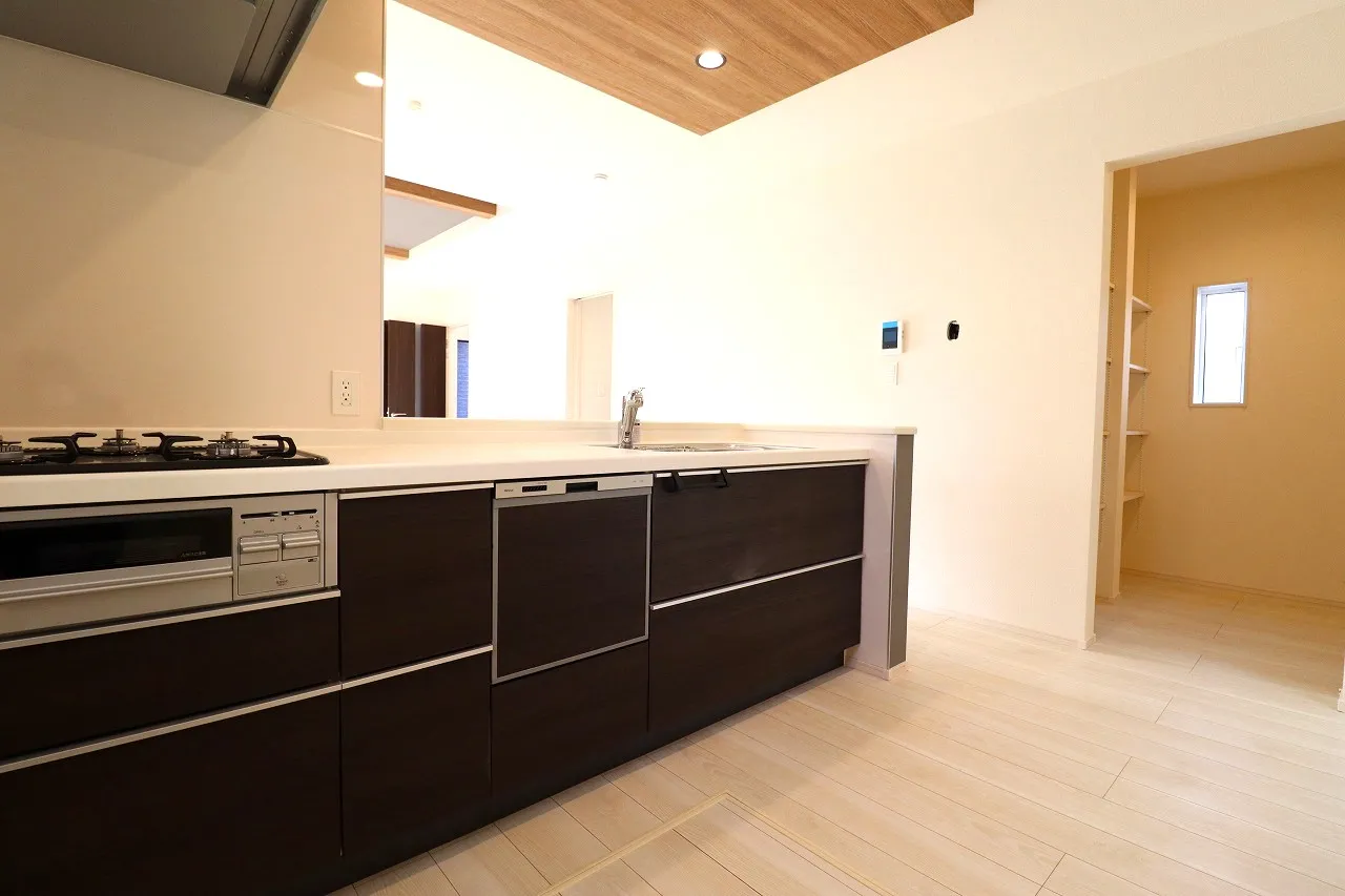 【キッチン+パントリー】