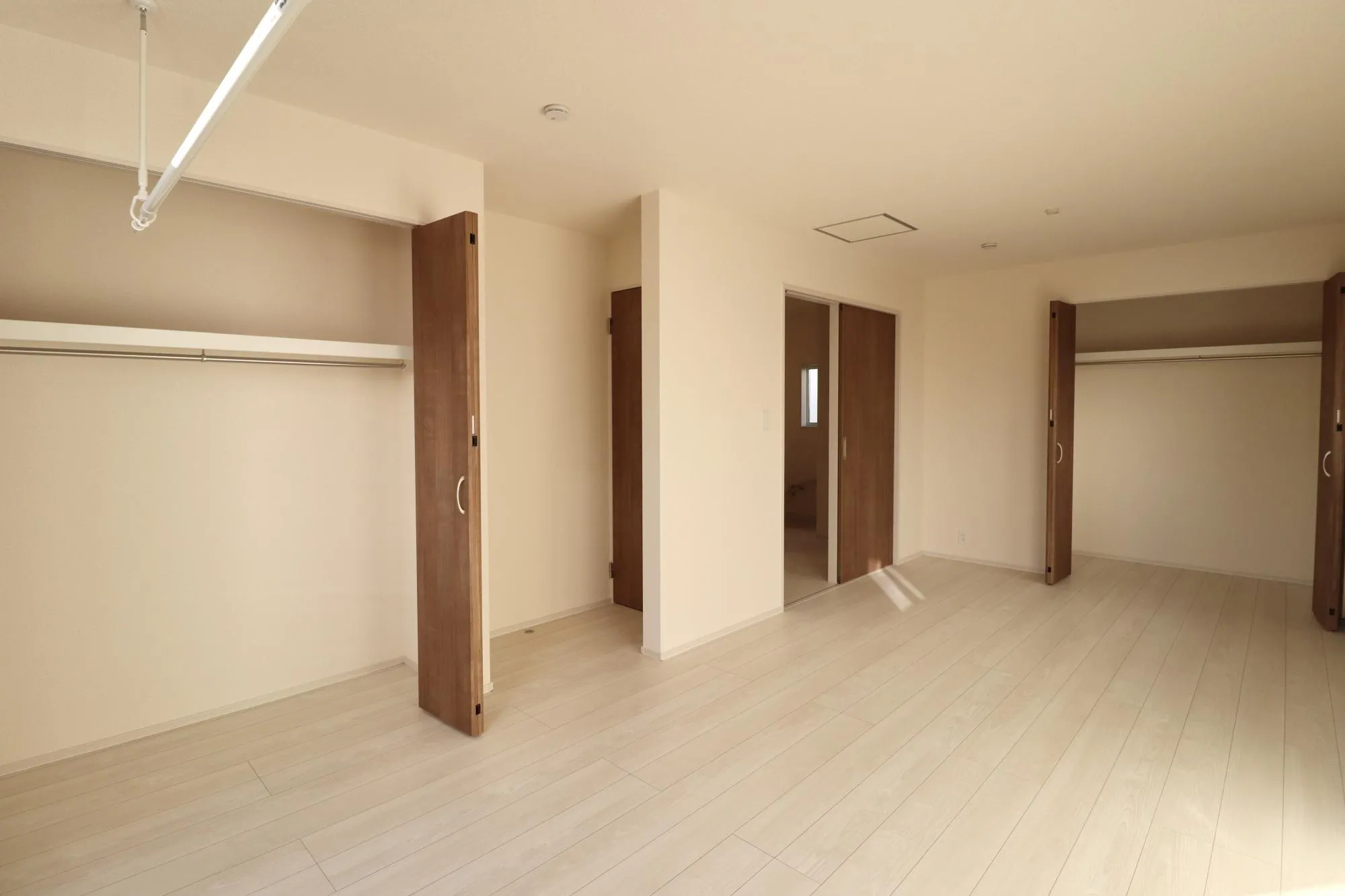 【洋室(可変型10.25帖)】