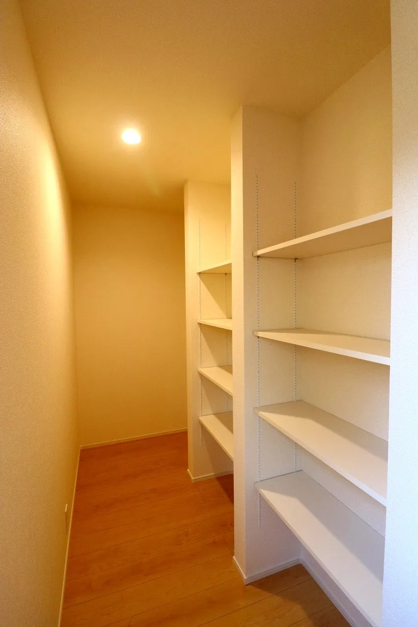 【1号棟パントリー】