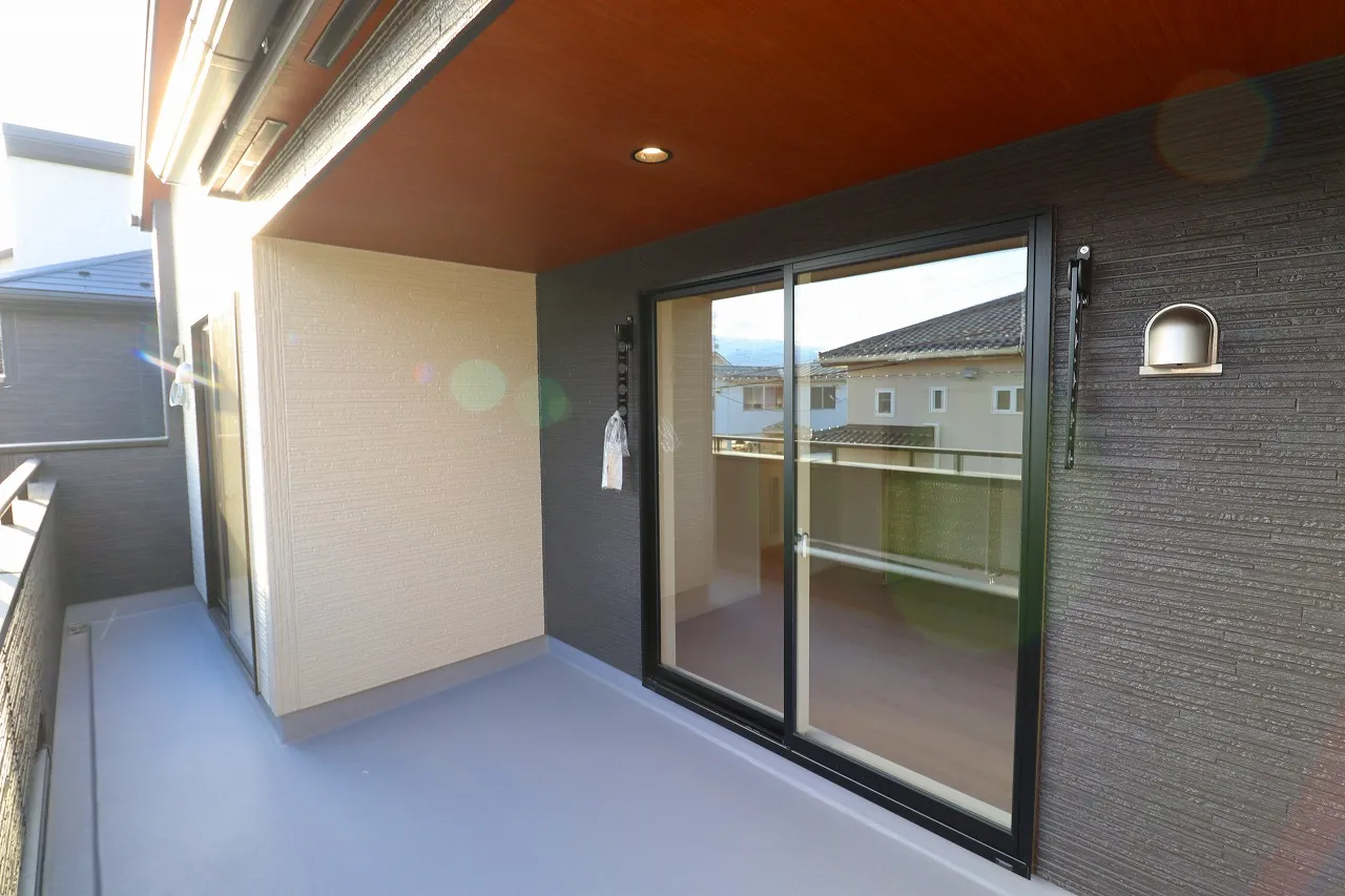 【1号棟インナーバルコニー】 