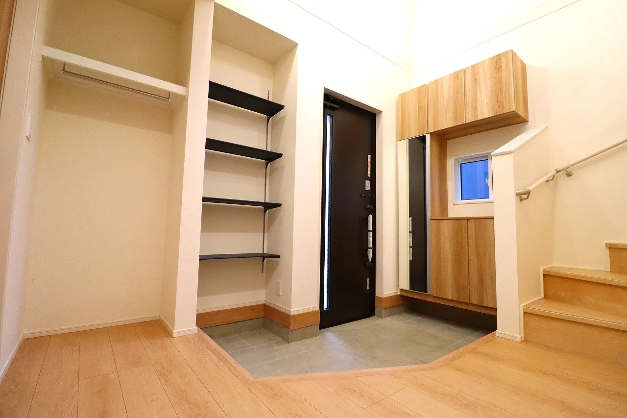 【1号棟玄関吹き抜け】