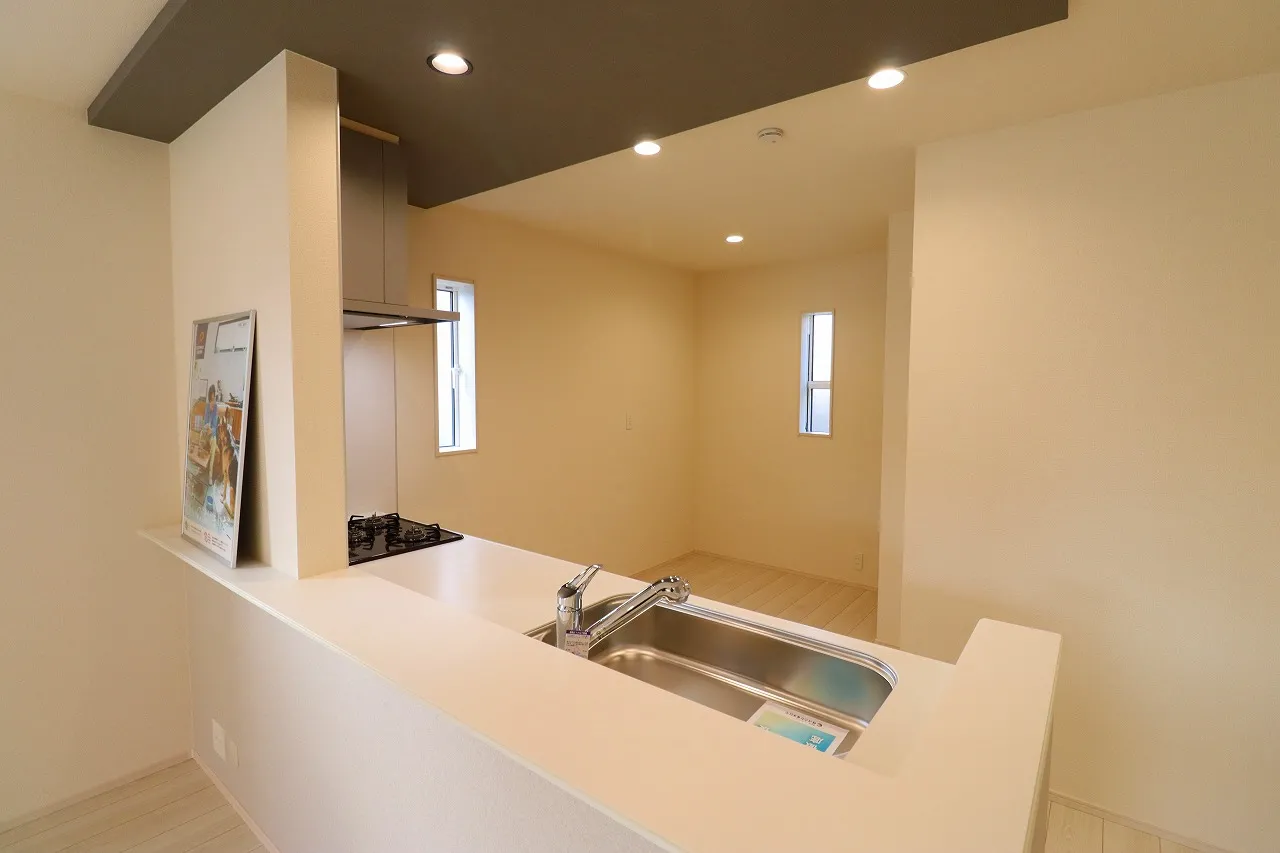 【2号棟キッチン+パントリー】