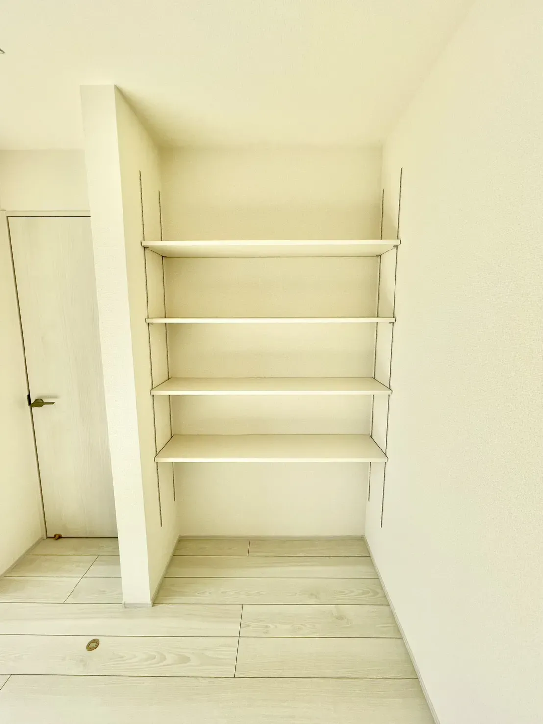 1号棟:3F洋室(7.62J)　【可動棚4段】